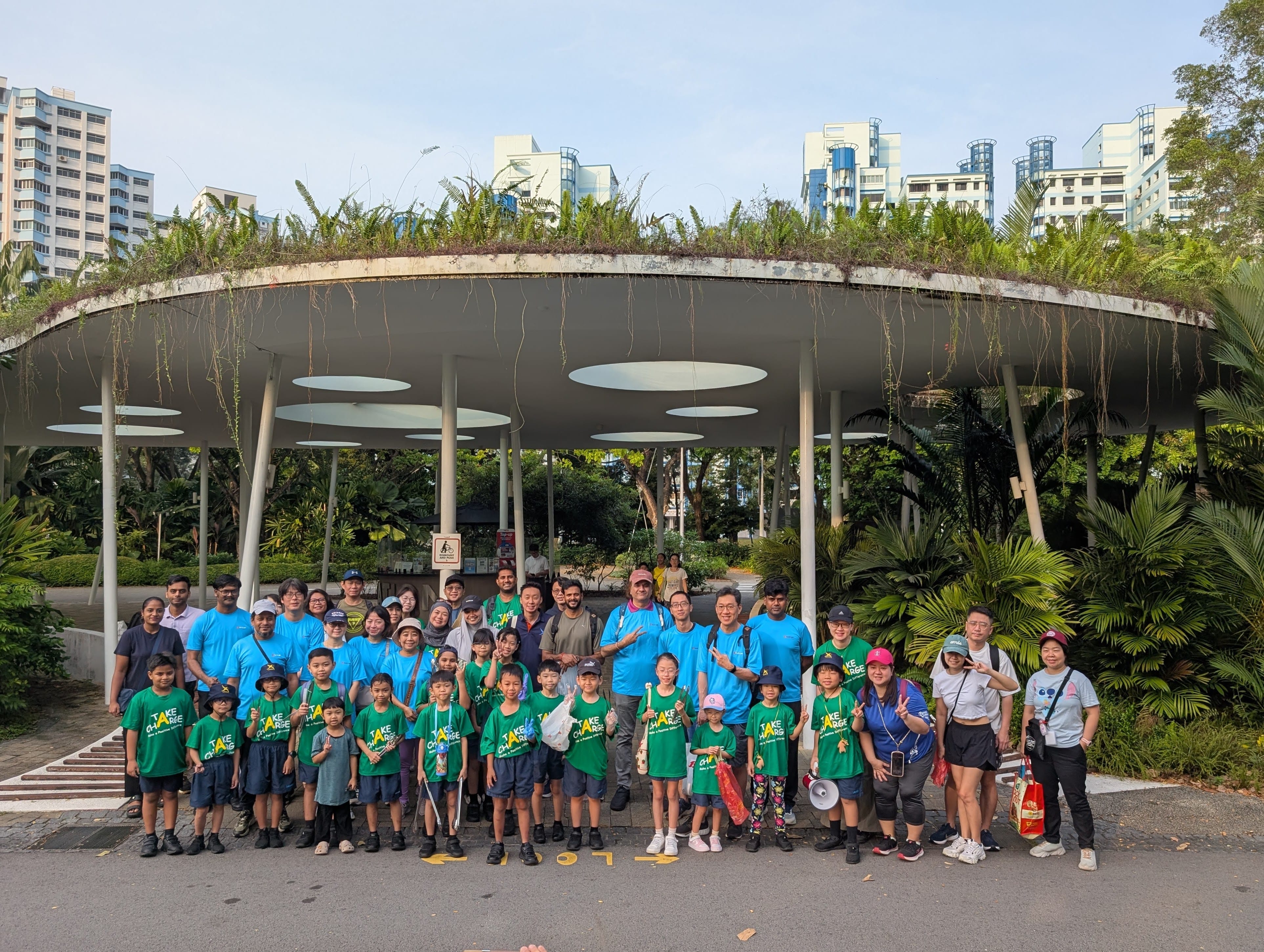 Staff, students and PSG members from Lakeside Primary and PacificLight take a group photo to kick start the event